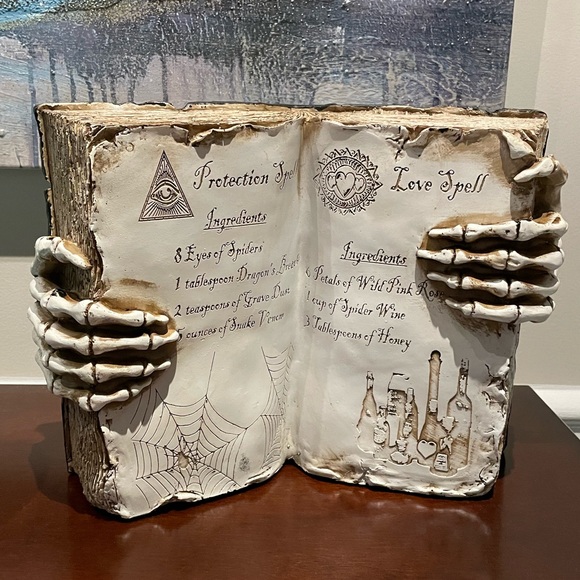 Skeleton hand Halloween spell book - Picture 1 of 6